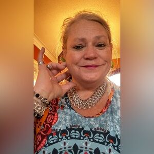 Hi it’s Angela please join me when I go live!! ❤️❤️like my flyer